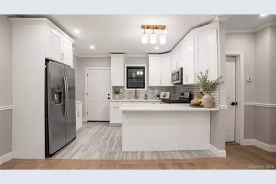 128 E 238th Street, Bronx, NY 10470 - Photo 5