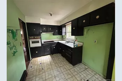 142 New York Avenue, Sound Beach, NY 11789 - Photo 11