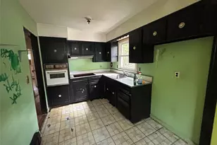 142 New York Ave, Sound Beach, NY 11789 - Photo 11