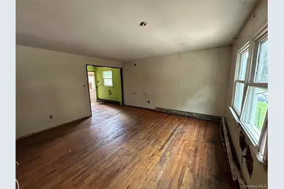 142 New York Avenue, Sound Beach, NY 11789 - Photo 7