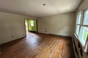 142 New York Ave, Sound Beach, NY 11789 - Photo 7