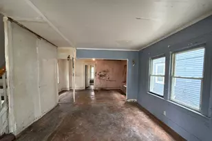 102-09 216th St, Queens Village, NY 11429 - Photo 5