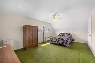 77 Pilgrim Ln, Westbury, NY 11590 - Photo 31