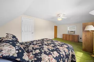77 Pilgrim Ln, Westbury, NY 11590 - Photo 33
