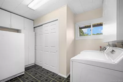 77 Pilgrim Lane, Westbury, NY 11590 - Photo 27