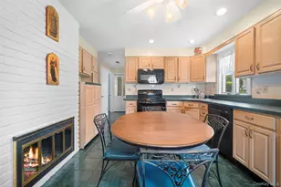 77 Pilgrim Ln, Westbury, NY 11590 - Photo 11