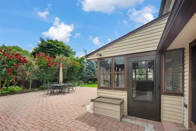 77 Pilgrim Lane, Westbury, NY 11590 - Photo 39