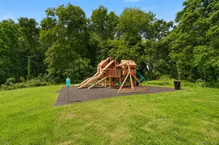 5 Fishkill Glen Dr, Fishkill, NY 12524 - Photo 11