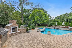 65 Threepence Dr, Melville, NY 11747 - Photo 33