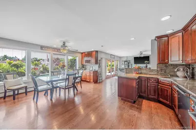 64 Mowbray Avenue, Bay Shore, NY 11706 - Photo 9