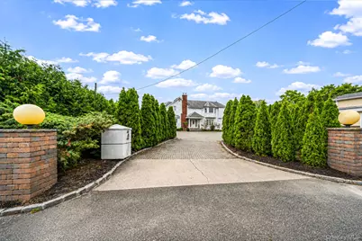 64 Mowbray Avenue, Bay Shore, NY 11706 - Photo 3