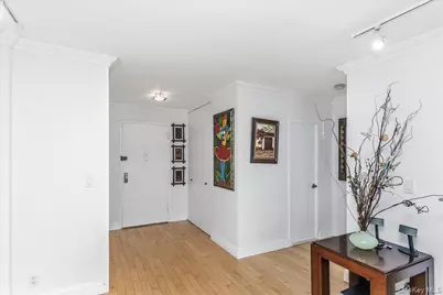 3965 52nd St #Apt 8k, Woodside, NY 11377 - Photo 5