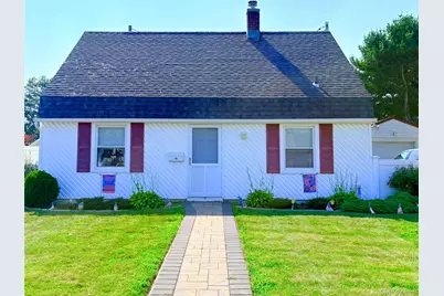 18 Heather Lane, Levittown, NY 11756 - Photo 1