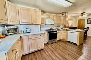 20 W Oxford St, Valley Stream, NY 11580 - Photo 13