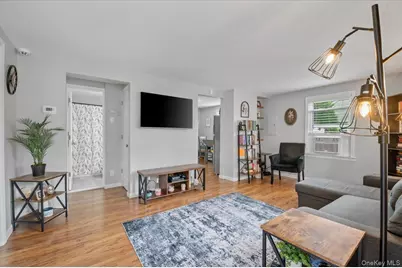 1347 Peters Boulevard, Bay Shore, NY 11706 - Photo 3
