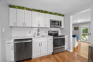 1347 Peters Blvd, Bay Shore, NY 11706 - Photo 9