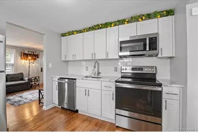 1347 Peters Boulevard, Bay Shore, NY 11706 - Photo 15