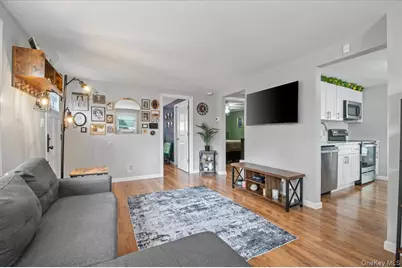 1347 Peters Boulevard, Bay Shore, NY 11706 - Photo 5