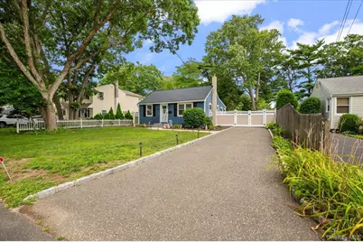 1347 Peters Boulevard, Bay Shore, NY 11706 - Photo 25
