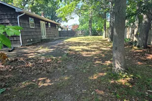 5 Gores Dr, Mastic, NY 11950 - Photo 29