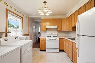 21 Appletree Ln, Carle Place, NY 11514 - Photo 7
