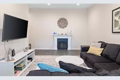 748 Deer Park Avenue #7H, North Babylon, NY 11703 - Photo 9
