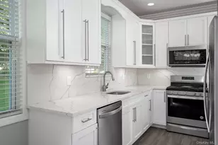 37 Oakridge Cir, Ridge, NY 11961 - Photo 3