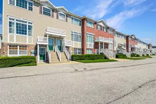 102 Surf Dr, Bronx, NY 10473 - Photo 1
