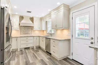255 Lake Avenue S, Nesconset, NY 11767 - Photo 15