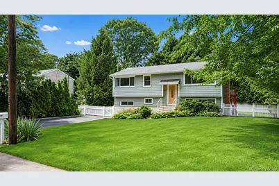 34 Forest Avenue, Lake Grove, NY 11755 - Photo 5