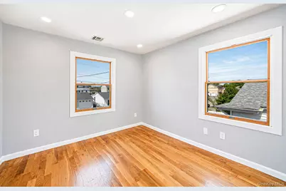646 S 7th Street, Lindenhurst, NY 11757 - Photo 21