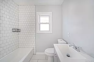646 S 7th St, Lindenhurst, NY 11757 - Photo 11