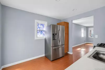 646 S 7th Street, Lindenhurst, NY 11757 - Photo 13