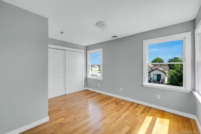 646 S 7th Street, Lindenhurst, NY 11757 - Photo 17