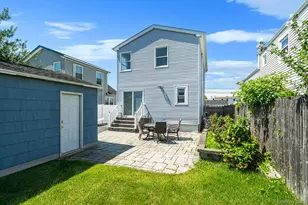 646 S 7th St, Lindenhurst, NY 11757 - Photo 7