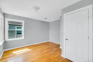 646 S 7th St, Lindenhurst, NY 11757 - Photo 15