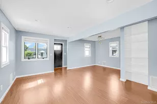 646 S 7th St, Lindenhurst, NY 11757 - Photo 9