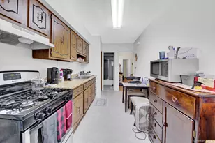 70-29 68 Th Pl, Glendale, NY 11385 - Photo 13