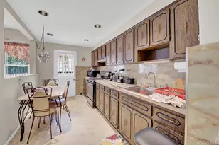 70-29 68 Th Pl, Glendale, NY 11385 - Photo 7
