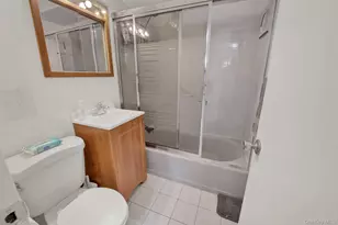 70-29 68 Th Pl, Glendale, NY 11385 - Photo 19