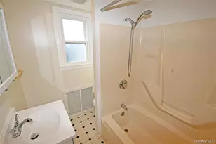 1047 N 7th St, New Hyde Park, NY 11040 - Photo 11