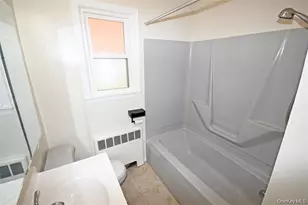 1047 N 7th St, New Hyde Park, NY 11040 - Photo 7