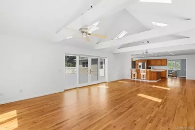 39 Sherwood Road, Hampton Bays, NY 11946 - Photo 5