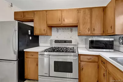38 Stockbridge Road, Yonkers, NY 10710 - Photo 13