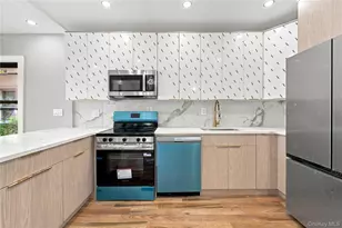 99-02 200th St, Hollis, NY 11423 - Photo 19