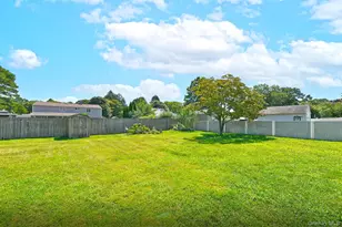 29 Torrey Pine Ln, Medford, NY 11763 - Photo 19