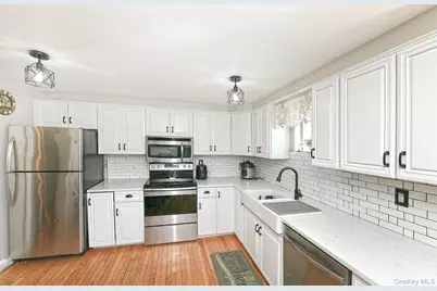 29 Torrey Pine Lane, Medford, NY 11763 - Photo 7