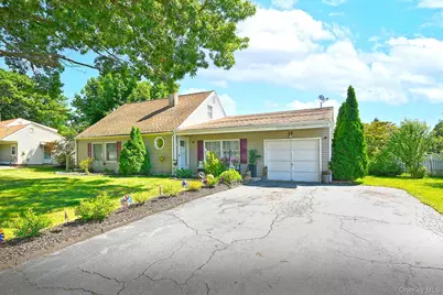 29 Torrey Pine Lane, Medford, NY 11763 - Photo 1