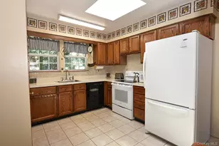 273 Deer Rd, Ronkonkoma, NY 11779 - Photo 7