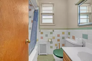 1073 Concord St, Franklin Square, NY 11010 - Photo 5